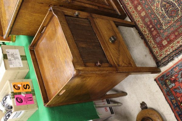 A George III mahogany tray top night table, - Image 2 of 7