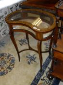 An Edwardian mahogany and marquetry inlaid bijouterie table of kidney form raised on cabriole