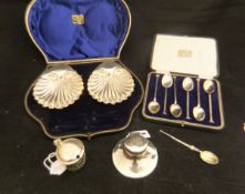 A pair of late Victorian silver scallop shaped butter dishes (by George Unite,
