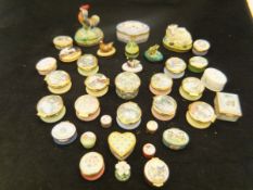 A quantity of various mainly modern trinket boxes including Halcyon Days and other enamel boxes,