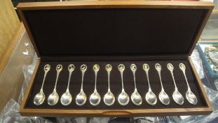 A set of twelve "Royal Society for the Protection of Birds" silver spoon collection (London 1975 by