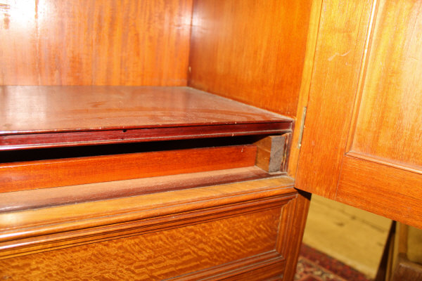 A circa 1900 satinwood cabinet, - Image 15 of 20