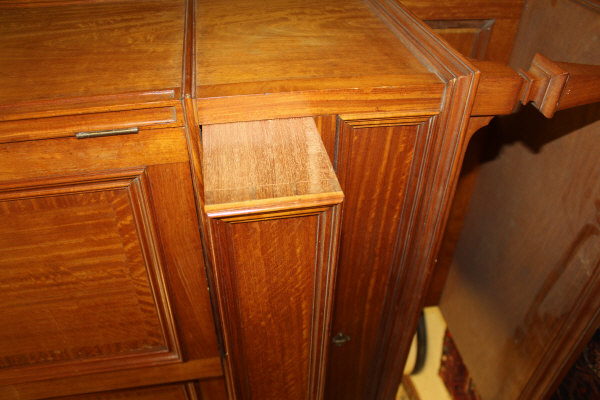 A circa 1900 satinwood cabinet, - Image 18 of 20