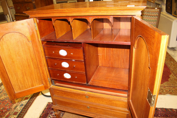 A circa 1900 satinwood cabinet, - Image 11 of 20