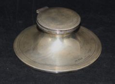 A George V silver capstan inkwell of plain form with simple line decoration (by Walker & Hall,