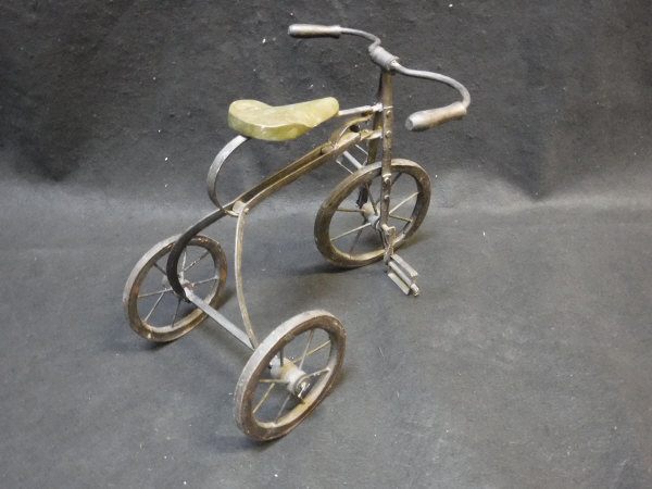 A model tricycle and a model wine delivery bicycle unit with wine holder inscribed "Royal Wine" and - Image 5 of 6
