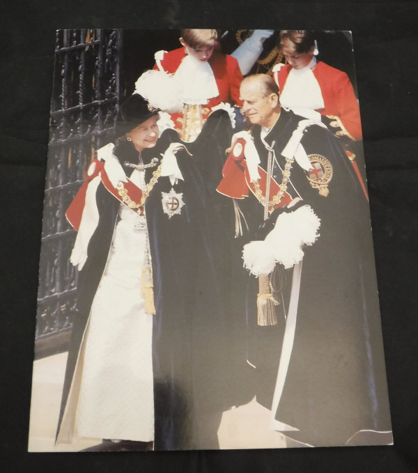 A collection of three Christmas cards from Queen Elizabeth and Prince Philip dated 1991, - Bild 5 aus 6