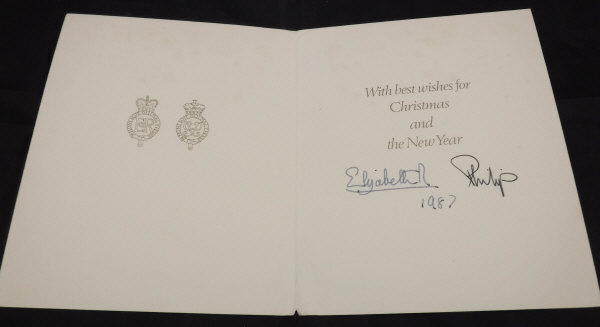 A collection of three Christmas cards from Her Majesty the Queen and Prince Philip dated 1986, - Bild 2 aus 6