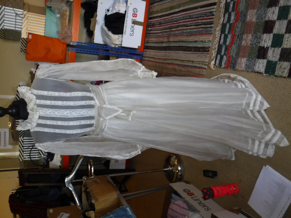 A circa 1972 Gina Fratini wedding dress, - Image 2 of 15