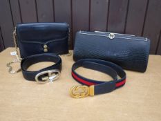 A Gucci handbag with chain in navy blue leather,