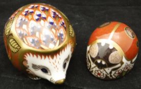 Two Royal Crown Derby Japan pattern figures of a hedgehog and a ladybird,