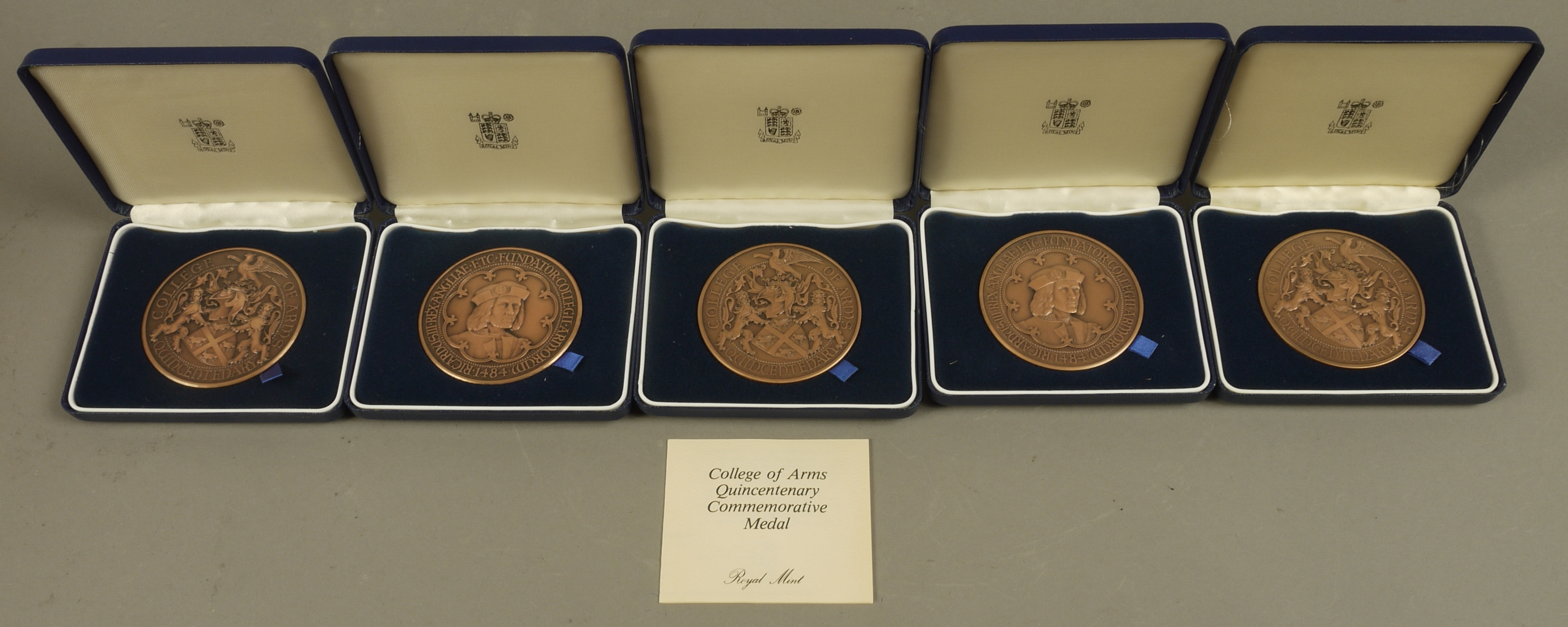 Five college of arms quincentenary medals struck in bronze by the royal mint depicting Richard III - Image 2 of 2