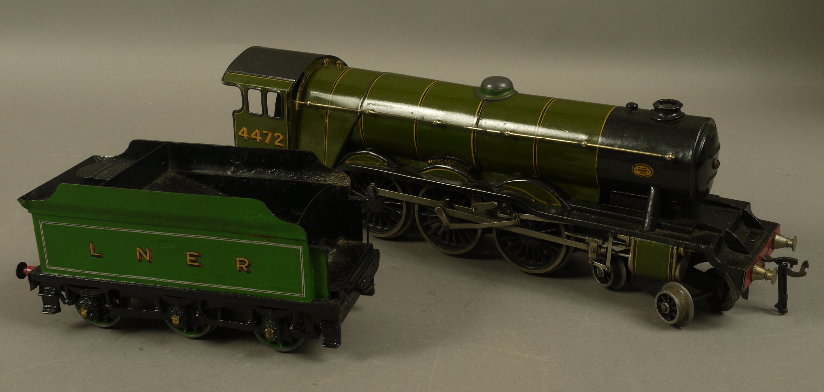 Flying Scotsman - Express 4-6-2 Loco and Tender Green LNER,