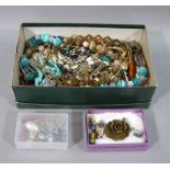 A quantity of costume jewellery