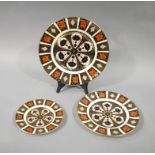 Three Royal Crown Derby 1128 pattern circular plates, 16cm, 22cm and 27cm diameter,