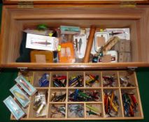 ACCESSORIES: Good collection of salmon/spinning equipment incl. many Devon lures in metal/wood and