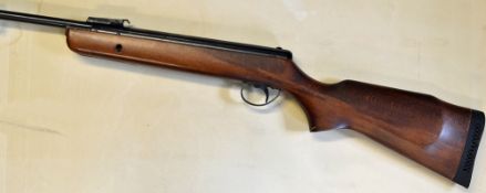 .22 BSA Supersport air rifle serial no. DS35938 c/w on/off safety, cheek piece stock with rubber