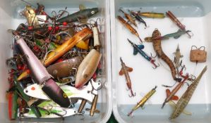 LURES: Mixed collection of vintage/modern fishing lures incl. Percy Wadham Land em loach,