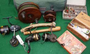 REELS & ACCESSORIES: Varied collection of reels and accessories incl. a 6" mahogany/brass starback