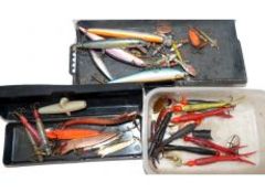 LURES: Collection of 34 modern and plastic spinning lures incl. Abu Toby, Mepps, various Flying C