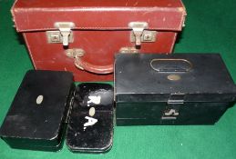 ACCESSORIES: (4) Vintage block leather tackle case with green baize lining, 13" x 10" 8",