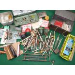 ACCESSORIES: Mixed lot of coarse/game vintage tackle, assorted floats in cane cork balsa and