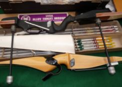 ARCHERY: Fine Les Howis Bows, England, archery recurve longbow, size 63", 28 at 26,in little used