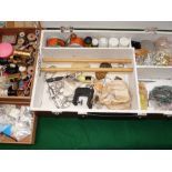FLY TYING KIT: Comprehensive fly tying kit containing good quantity of mixed feathers, wools, silks,