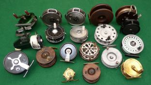 REELS: (19) Collection of assorted vintage fishing reels, incl. Cardinal 44X, green/cream finish, (