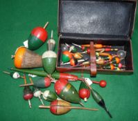 FLOATS: Collection of vintage pike/perch floats incl. a Gazette bung with label, assorted perch