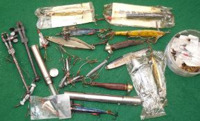 LURES: Good collection of vintage fishing lures incl. Hardy Golden Sprat Devons, Sand Eel