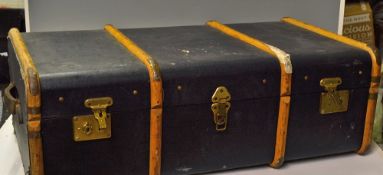 Large Steamer/Railway Trunk with wooden strip to the exterior, a rounded trunk, measures 94x53x32,