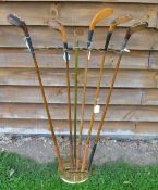 Interesting brass golf club display stand - adjustable splayed arched top to hold 11 clubs mounted