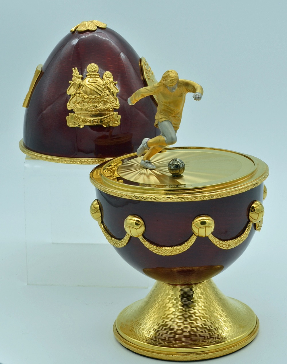 A Truly Stunning George Best Limited Edition Fabergé Egg - created by Sarah Fabergé limited - Image 3 of 8