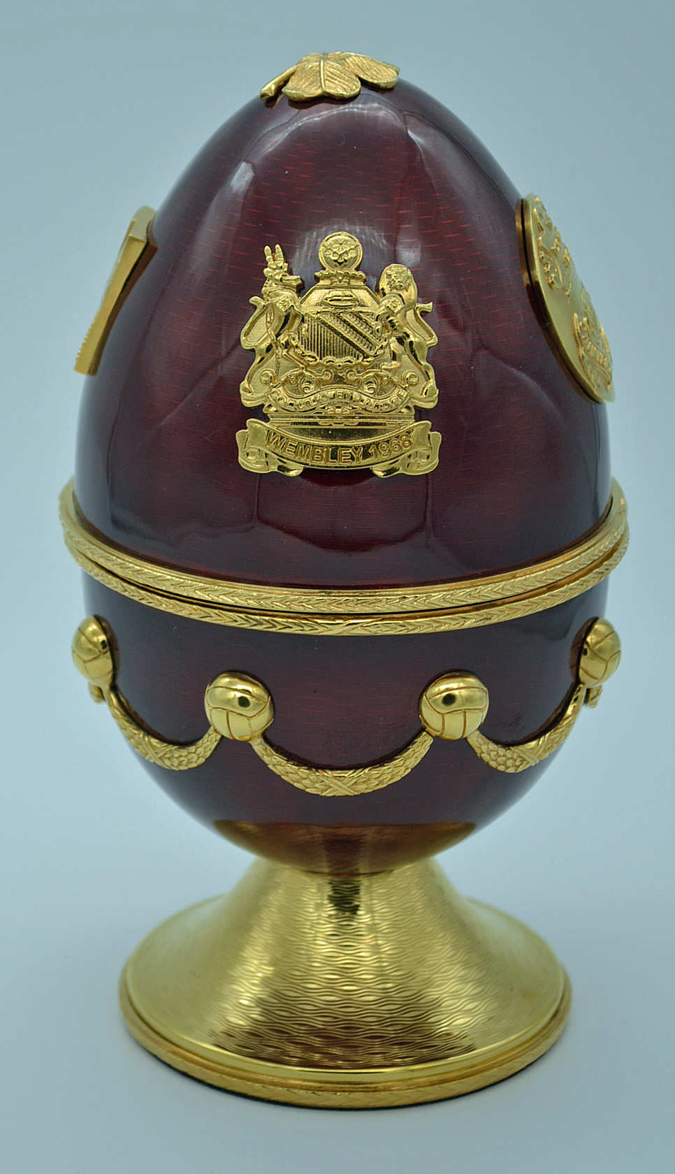 A Truly Stunning George Best Limited Edition Fabergé Egg - created by Sarah Fabergé limited - Image 7 of 8