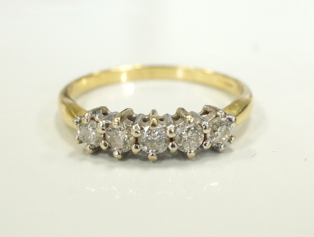 DIAMOND FIVE STONE RING the diamonds totalling approximately 0.