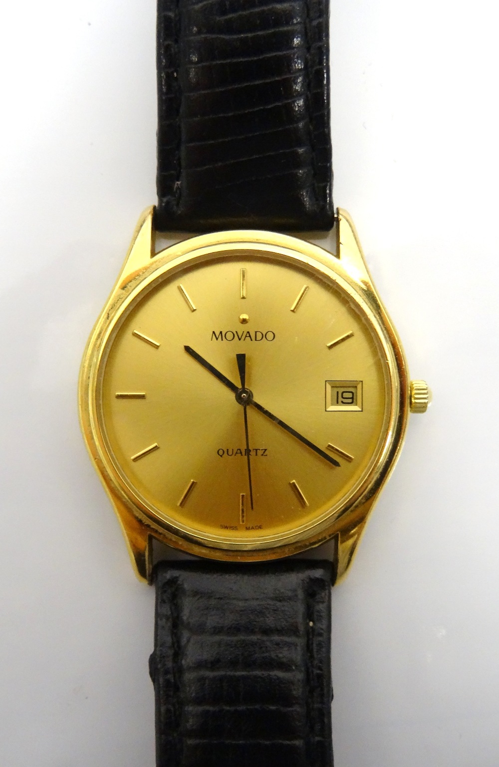 GENTLEMAN'S MOVADO WRISTWATCH the gilt dial with baton five minute markers and date aperture,
