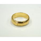 EIGHTEEN CARAT GOLD WEDDING BAND ring size M and approximately 5.