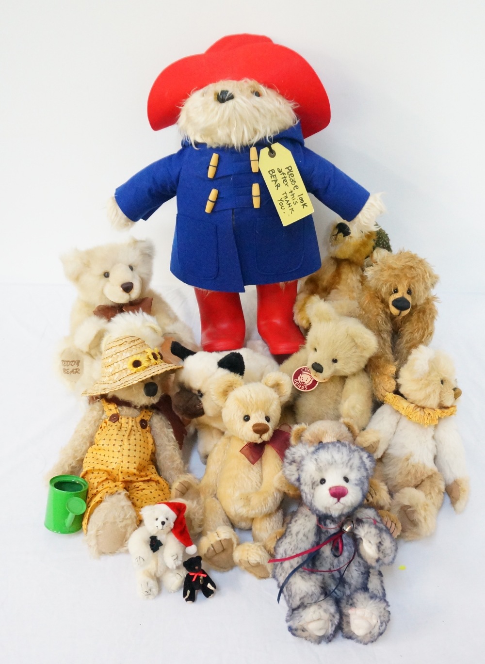 SELECTION OF TEDDY BEARS including Paddington Bear, Isabelle Collection, Hermann, Leosco,