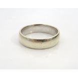 GENTLEMAN'S NINE CARAT GOLD WEDDING BAND ring size T-U, approximately 6.
