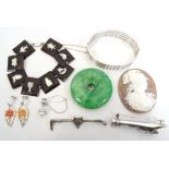 GOOD SELECTION OF VINTAGE COSTUME JEWELLERY including a silver brooch in the form of a riding crop