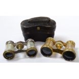 PAIR OF EDWARDIAN OPERA GLASSES of brass construction with mother of pearl eye pieces and barrels,