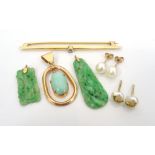 AQUAMARINE SET NINE CARAT GOLD BAR BROOCH a turquoise set unmarked gold drop pendant,