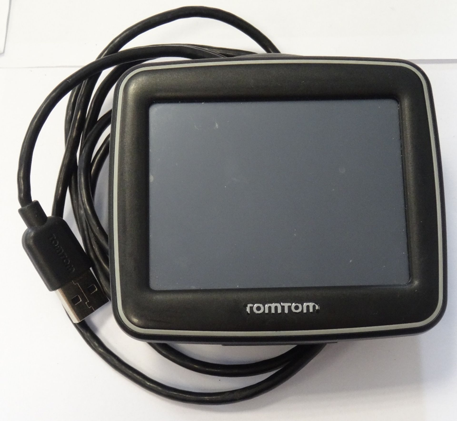 TOMTOM START SATNAV With suction attachment and USB charging cable.