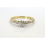 DIAMOND SOLITAIRE RING the central round cut diamond approximately 0.