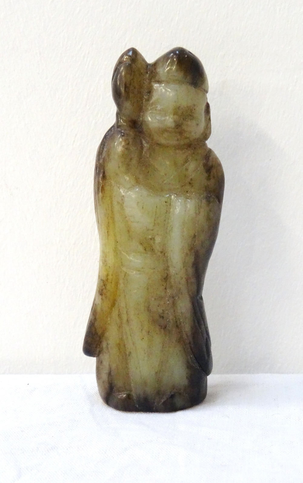 CHINESE CARVED JADE FIGURE OF AN IMMORTAL 8cm high