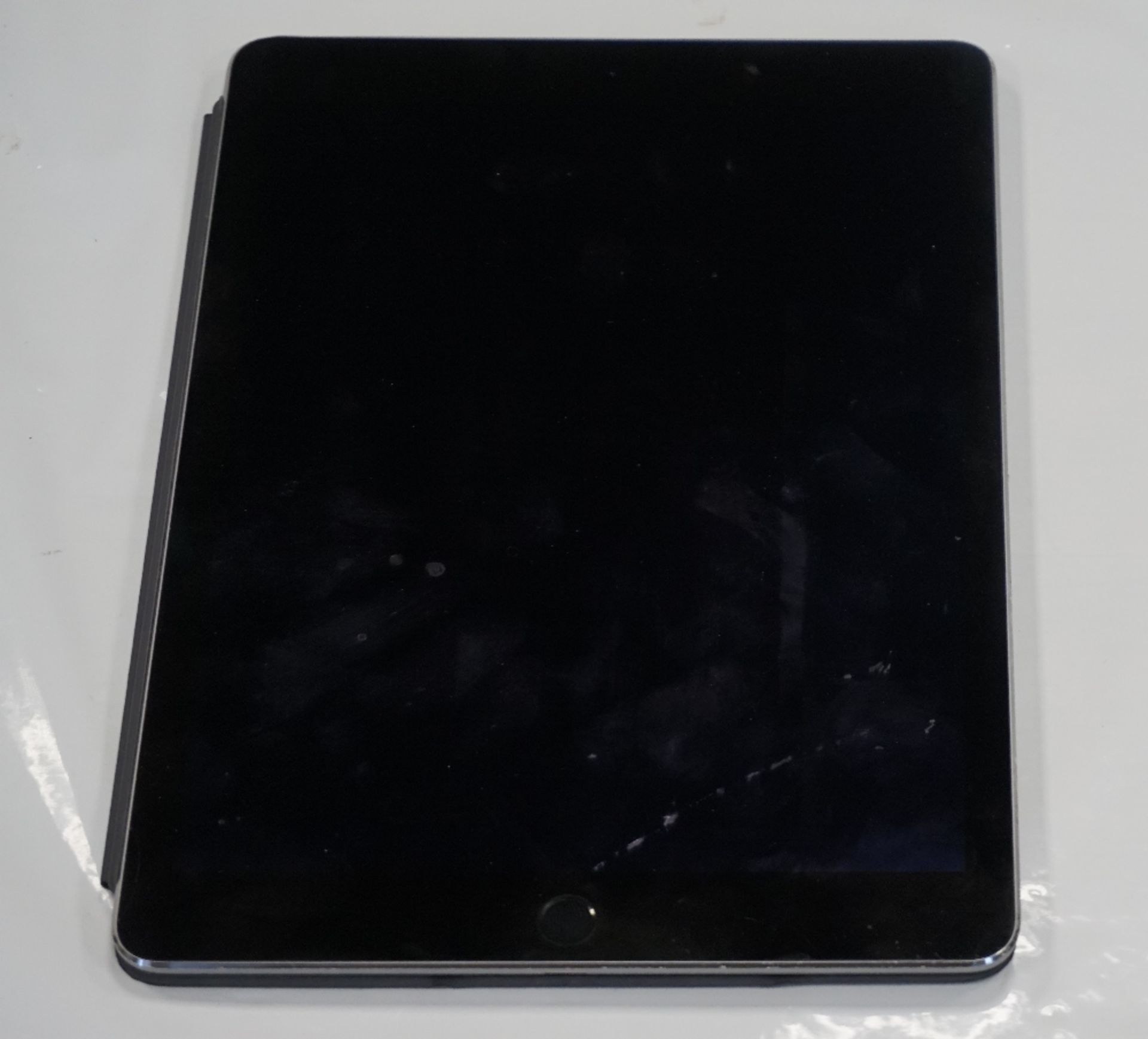 APPLE IPAD AIR 2 - MODEL A1566