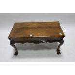 A GEORGAIN STYLE MAHOGANY COFFEE TABLE,