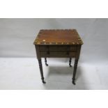 A FINE REGENCY MAHOGANY AND ROSEWOOD CROSSBANDED OCCASSIONAL TABLE,