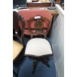 A GOOD EDWARDIAN MAHOGANY AND MARQUETRY MUSIC CHAIR,